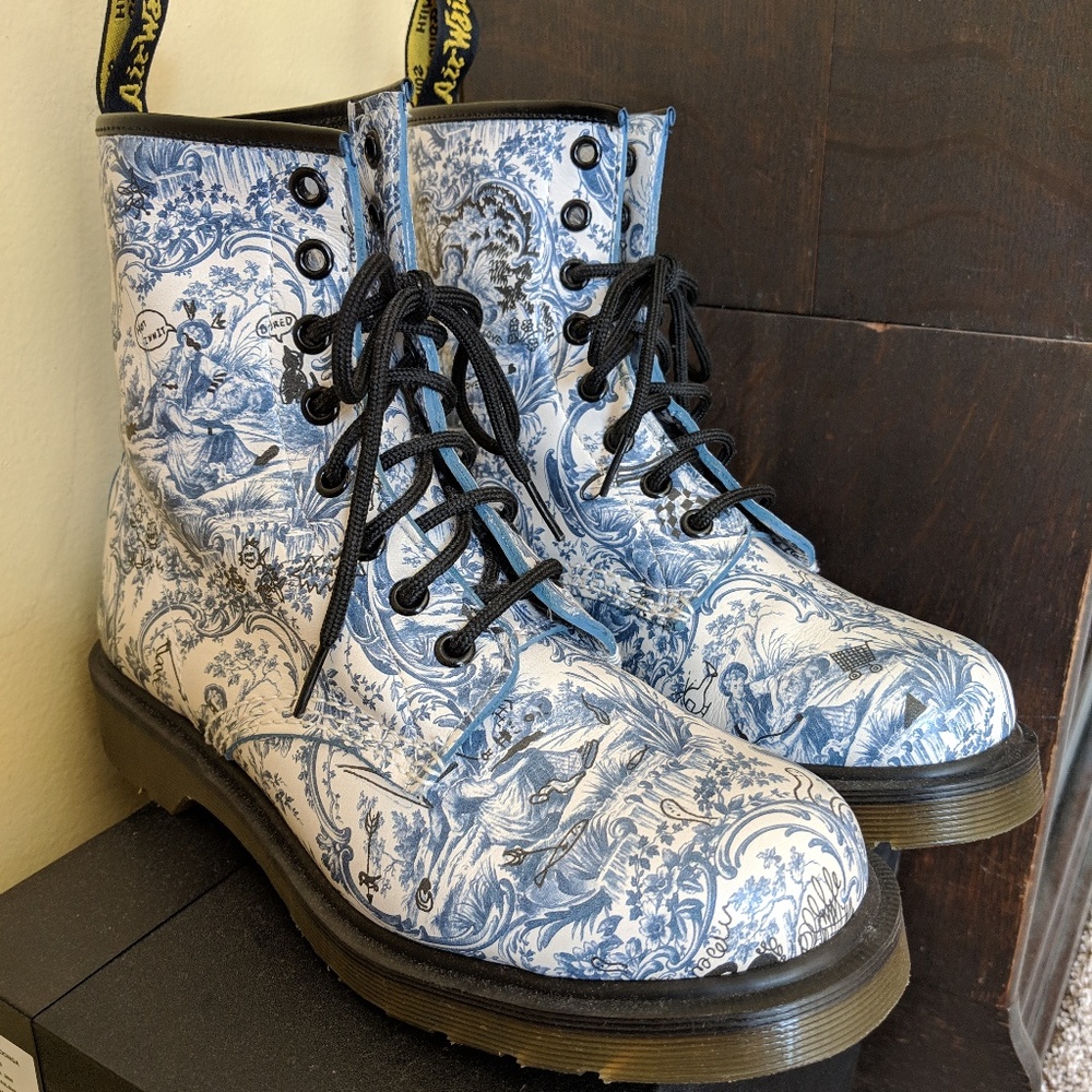 Dr. Martens Toile de Jouy (Blue)